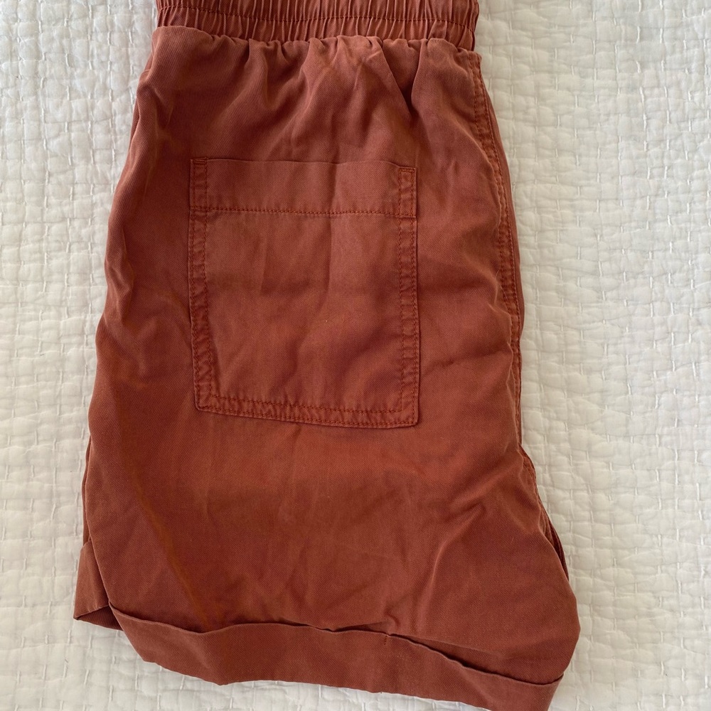 Universal Thread Shorts - Picture 3 of 4